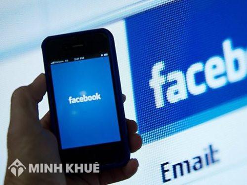 Dùng ảnh nóng để tống tiền người khác qua facebook thì phạm tội gì ?