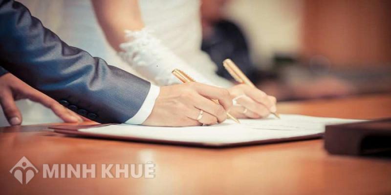 Em sinh ngày 17/08/1998 đến giờ em đã đủ tuổi đăng ký kết hôn chưa ạ?