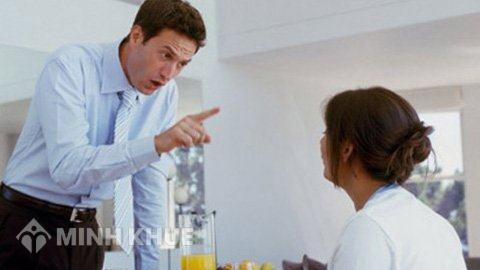 Giải quyết việc ly hôn khi vợ đang mang bầu 8 tháng ?