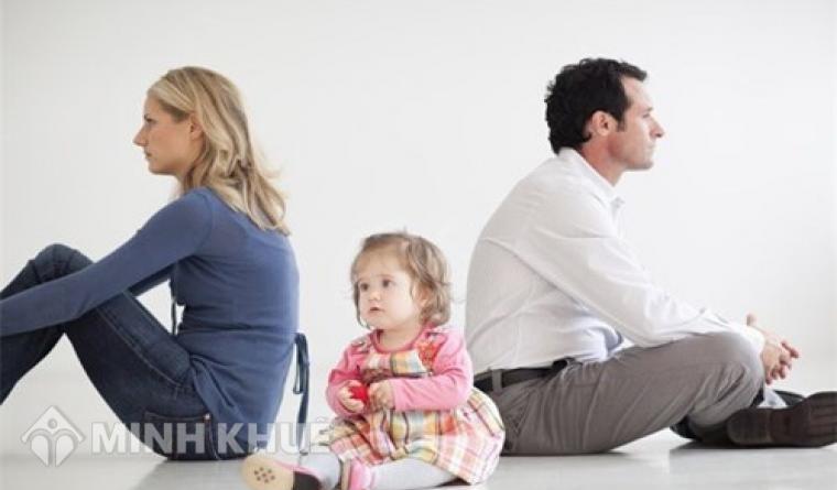 Sau khi bố được ra tù có được giành quyền nuôi con không ?