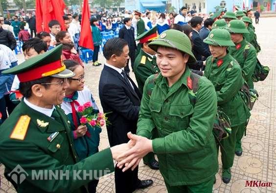 Học đại học có được tạm hoãn nghĩa vụ quân sự ?