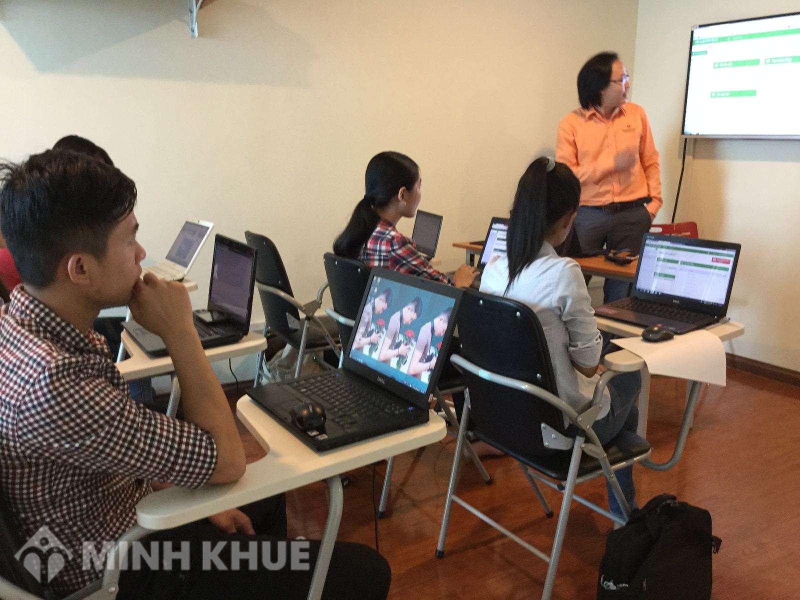 Hỏi đáp thắc mắc về chương trình đào tạo những kĩ năng tư vấn cơ bản cho sinh viên tập sự 2015 ?
