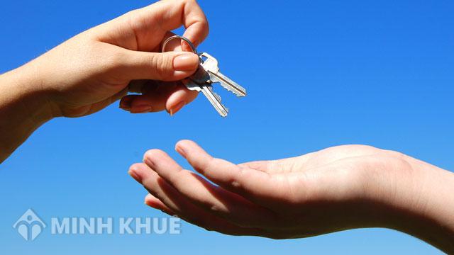 Hỏi về chia thừa kế theo pháp luật sau khi bố qua đời, tài sản đứng tên mẹ ?