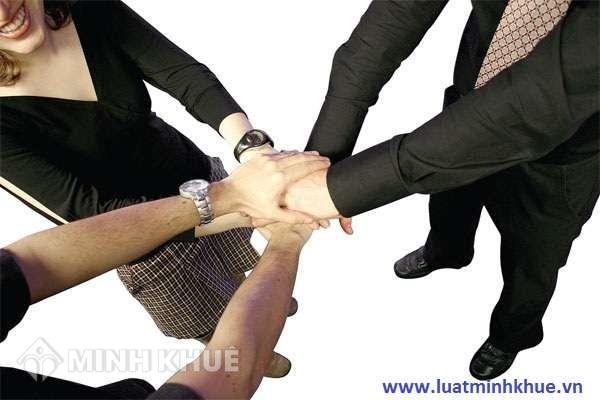 Hướng dẫn phương thức chuyển nhượng vốn góp và thay đổi người đại diện theo pháp luật trong công ty TNHH ?