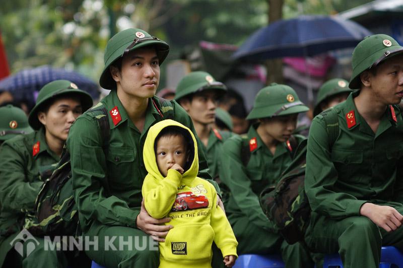 Không đủ tiêu chuẩn nhập ngũ quân sự vậy có bị bắt buộc tham gia nghĩa vụ ở khóm, phường không ?