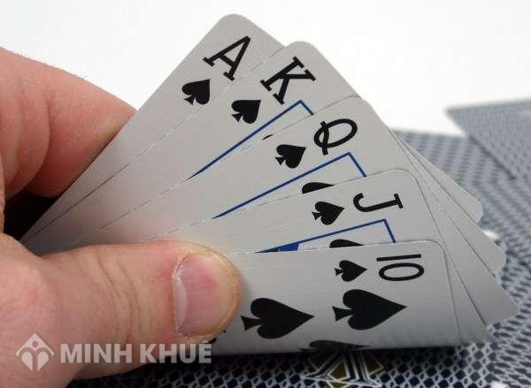 Không tổ chức đánh bài, nhưng hội bài đánh trên đất nhà mình và mình xem thì trách nhiệm như thế nào?