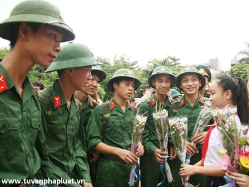 Là con một, mẹ mất, ba bỏ đi sống với ông bà ngoại ngoài 60 tuổi có phải tham gia NVQS không?