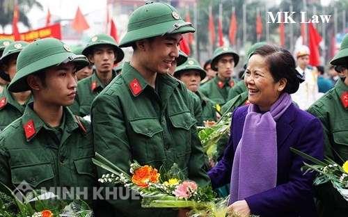 Là lao động chính trong gia đình thì có được tạm hoãn hoặc miễn nhập ngũ không ?