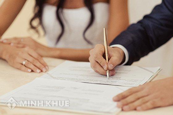 Ly hôn khi vừa đăng kí kết hôn được 2 ngày ?