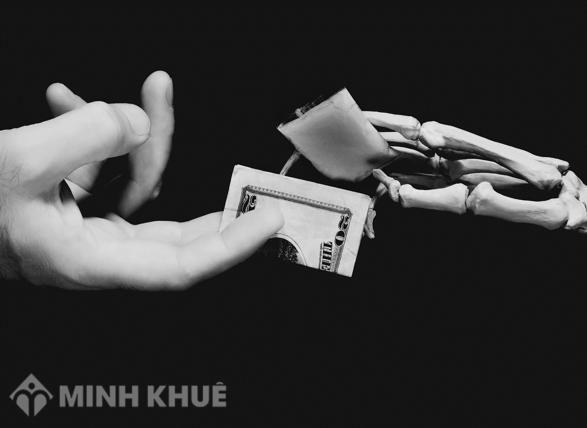Mua hộ bạn heroin phạm tội gì ?