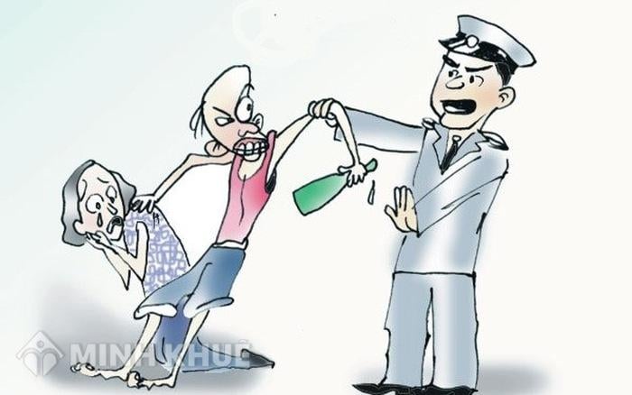 Nên làm thế nào khi chồng suốt ngày uống rượu, chửi bới đánh đập, xúc phạm nhân phẩm của vợ?