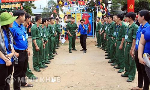 Người anh đi nghĩa vụ quân sự trước xong về là đến người em đi hay là người em được miễn ạ ?