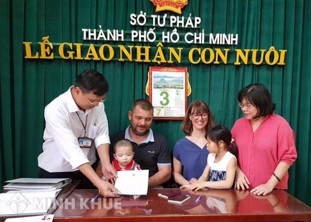 Nhận con nuôi là con của anh chị ruột cần điều kiện gì?