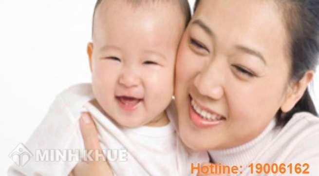 Nhận trẻ em mồ côi ở trung tâm bảo trợ làm con nuôi được không ?