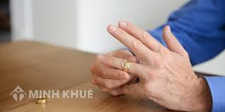 Nuôi con 18 tháng tuổi khi vợ chồng ly hôn ?