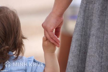 Sau khi ly hôn có thể bỏ tên cha trên giấy khai sinh không?