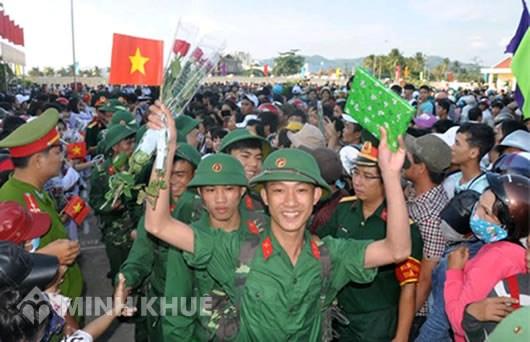Tạm hoãn nghĩa vụ quân sự khi đã có vợ và còn em là chủ hộ ?