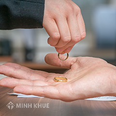Thủ tục ly hôn đơn phương khi vợ bỏ đi được 1 năm ?