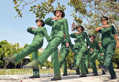 Tiêu chuẩn nhập ngũ với công dân nữ ? Yêu cầu đối với ngành nghề chuyên môn ?