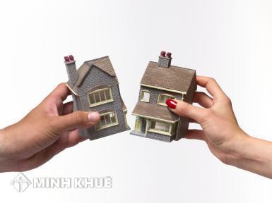 Tranh chấp tài sản sau ly hôn: Tòa án đã chia tài sản, vẫn chiếm nhà vợ cũ