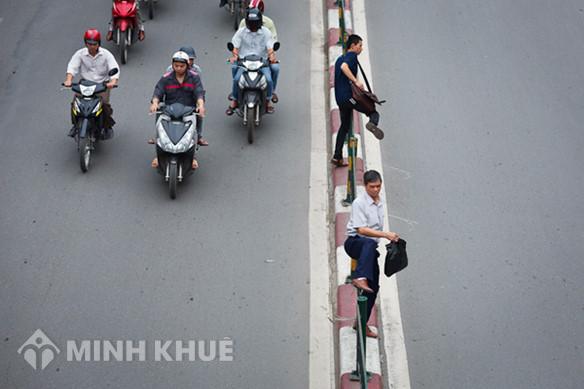 Từ ngày 1/1/2018 người đi bộ sai luật dẫn đến tai nạn cũng có thể bị phạt tù 15 năm?
