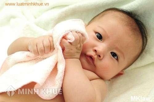 Tư vấn đổi họ cho con ngoài giá thú?