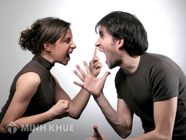 Tư vấn ly hôn và quyền nuôi con khi chồng có hành vi bạo lực, xâm phạm tinh thần nghiêm trọng ?