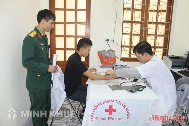 Bị bệnh chàm ngứa có phải thực hiện nghĩa vụ quân sự không ?