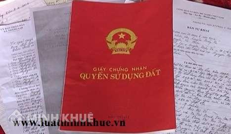 Tư vấn về thủ tục chuyển quyền sử dụng đất của mẹ sang cho con ?