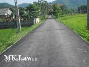 Tư vấn về việc không được cấp sổ đỏ đối với diện tích có đường xã chạy qua ?