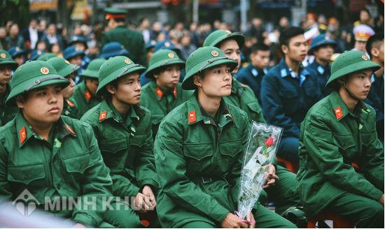 Vợ đang mang thai và nuôi con nhỏ thì chồng có phải đi nghĩa vụ quân sự không?