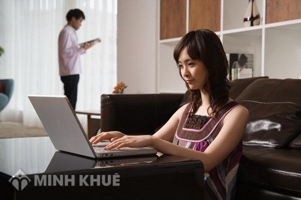 Vợ ngoại tình có được nuôi con sau khi ly hôn không ?