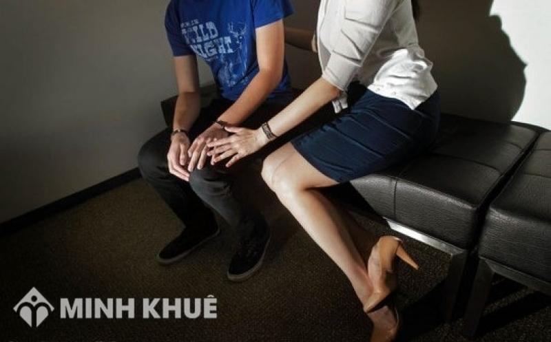 Uống say, đi hát karaoke có quan hệ với chủ quán. Tôi có bị tội hiếp dâm không?