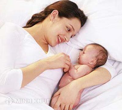 Lao động nữ mang thai có bị chấm dứt hợp đồng lao động không ?