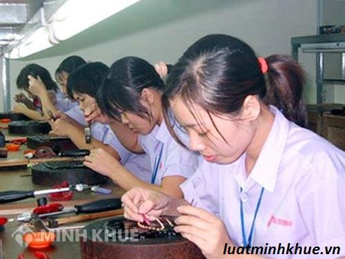 LUẬT SƯ LAO ĐỘNG ? Buộc người lao động làm việc ngày nghỉ lễ có hợp pháp không