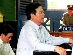 Màn kịch của nguyên chủ tịch Hóc Môn và nữ đại gia