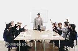 Ai phải chịu phí đào tạo ?