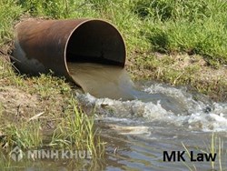 Hành vi xả thải gây ô nhiễm nguồn nước của các hộ dân ?