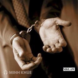 Nhân viên kinh doanh không chuyển tiền của khách qua tài khoản cho công ty sẽ bị xử lý như thế nào ?