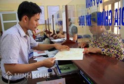 Dân chưa đóng tiền làm đường - Chính quyền xã không ký xác nhận tình trạng hôn nhân thì có phạm luật không ?