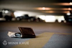 Nhặt được của rơi mà không trả lại thì có vi phạm pháp luật không ?