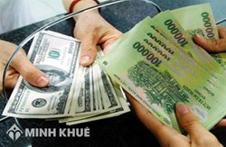 Chuyển tiền từ nước ngoài về Việt Nam có hợp pháp không ? Có phải đóng phí hải quan không ?