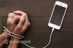 Người bị giam có thể sử dụng điện thoại không? Nếu đuợc thì sử dụng khi nào?