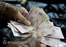 Trừ lương người lao động vì đi làm muộn có vi phạm <strong>phap</strong> luật không ?