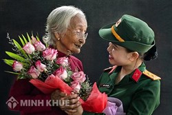 Chế độ ưu đãi đối với bà mẹ Việt nam anh hùng truy tặng