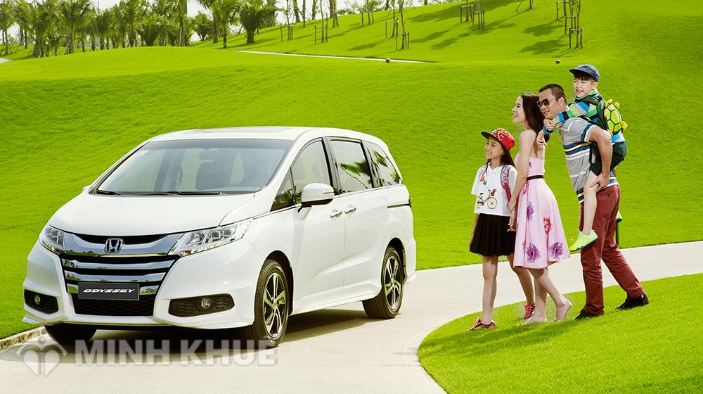 Dùng xe ô tô gia đình chở khách có cần xin giấy phép kinh doanh không ?