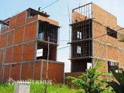 Xây nhà sai giấy phép có thể hoàn công được không?