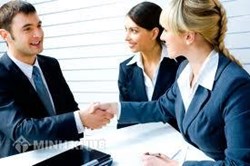 Đại diện theo pháp luật của công ty hợp danh, công ty hợp danh có thể thuê giám đốc không