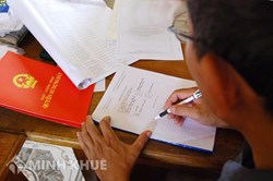 Sai tên trong sổ đỏ thì phải làm thủ tục gì và đến đâu để làm?