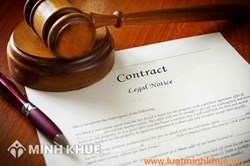 Lawyer consulting, negotiating and drafting contracts